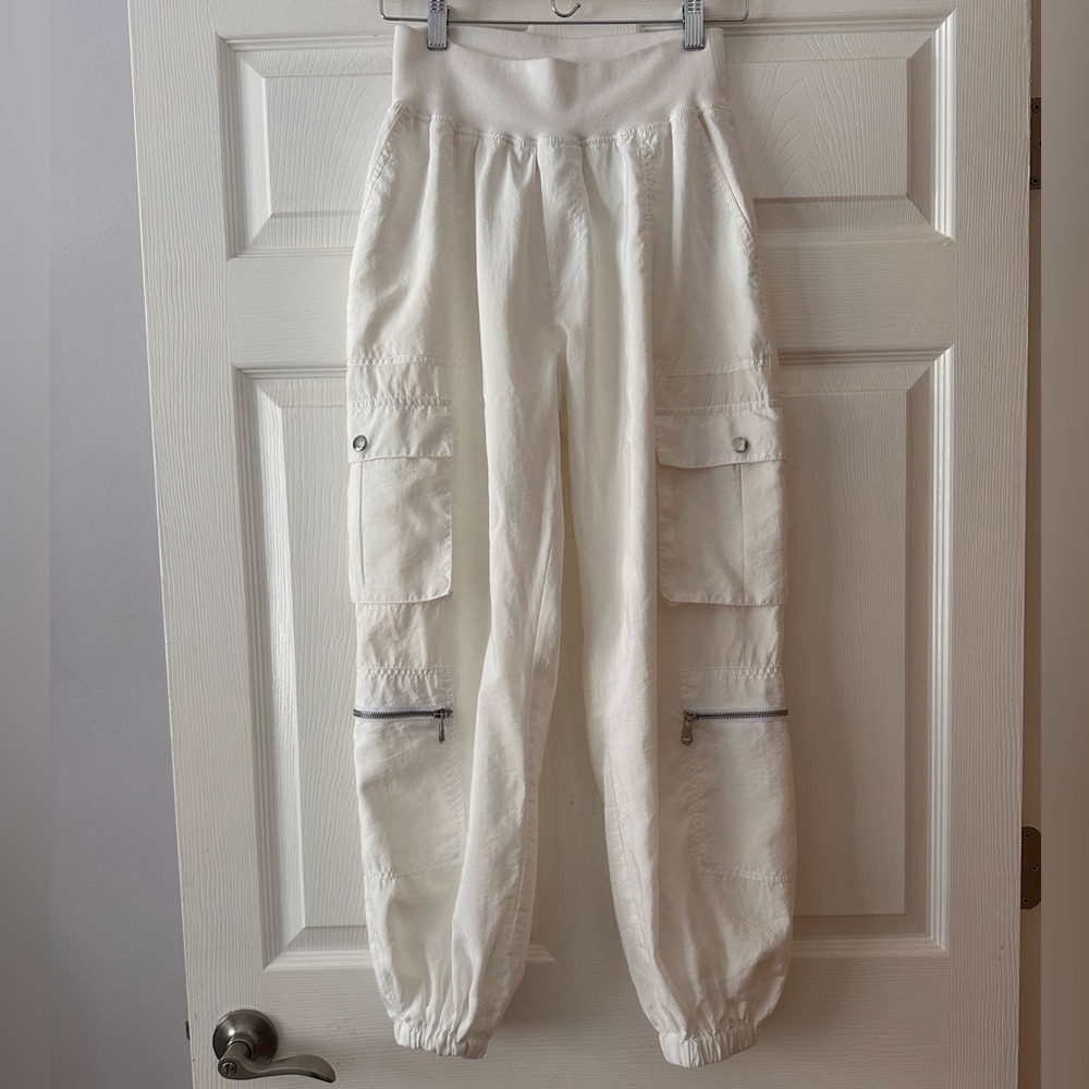 Cinq à Sept
Genevive Cropped Cargo Pants - Picture 4 of 8